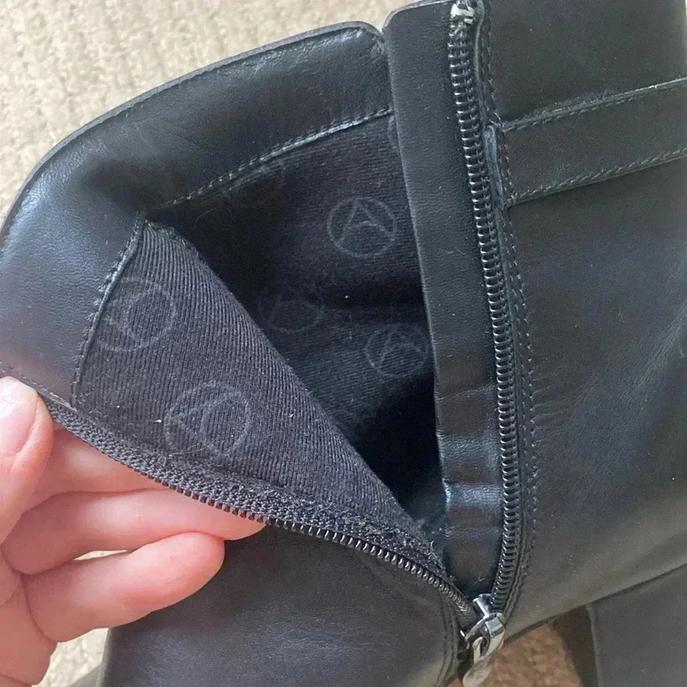 Artica Leather AnkleBoots black size 8 small heel. - Picture 10 of 14